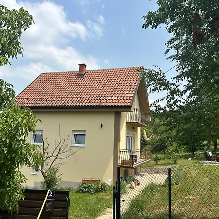 Kosmaj Ruza Vetrova 아파트